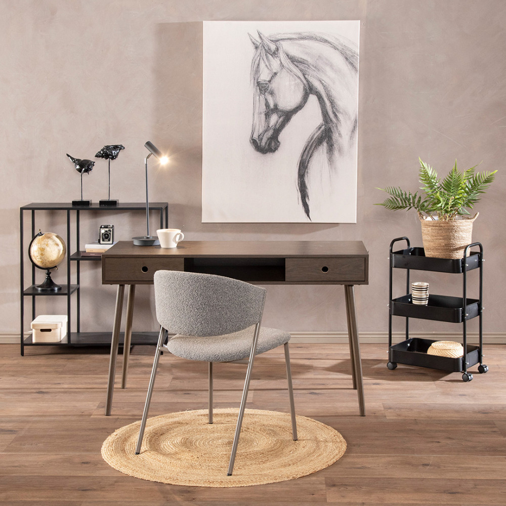 Kun "Colour drenching" -tyylissä käytetään vain yhtä väriä sisustuksessa, on "Douple drenching" nimensä mukaisesti kahden värin kombo. Kirkkaiden shokkivärien sijaan suomalaiseen kotiin sopivat paremmin maanläheiset väriparit, kuten ruskea-sininen tai harmaa-luonnonvalkoinen.