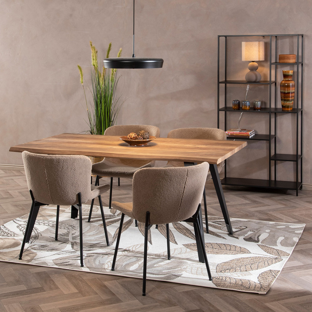 Douple drenchin - tyylissä valitaan kaksi toisiinsa sointuvaa väriä, jotka ovat tilassa tasapainossa. Jos epäilet värisilmääsi, kokeile ensin mustan kanssa yhtä väriä, ja näet miten kokonaisuus toimii. Musta ja ruskea ovat helppo ja turvallinen yhdistelmä testata "Douple drenching" -tyyliä sisustuksessa.