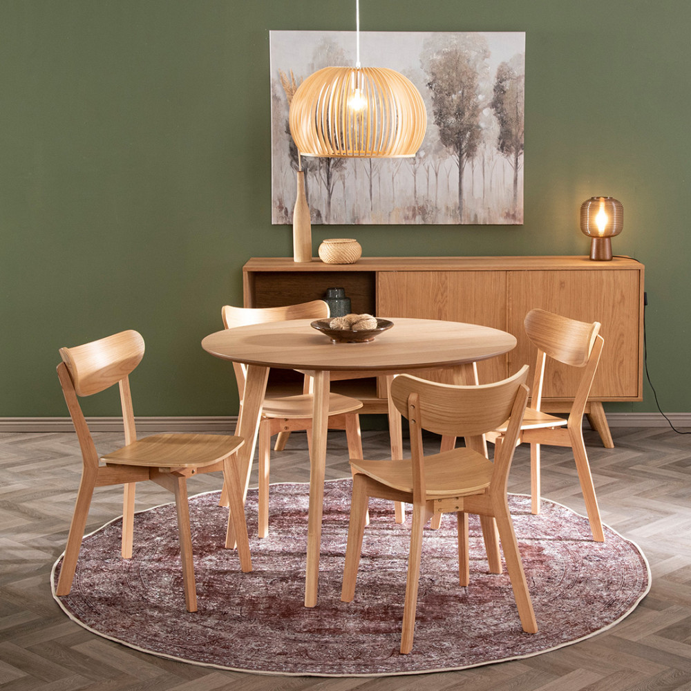 Cluttercore-sisustustyylissä enemmän on aina enemmän. Myös väreillä ja tekstiileillä saa lisää runsautta sisustukseen.