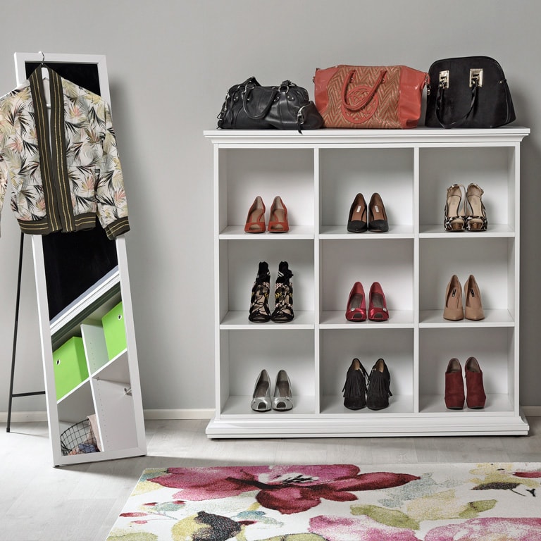 Walk in closet – ylellisyyttä vai järjestelmällisyyttä?
Haaveiletko isosta ja toimivasta vaatehuoneesta? Lue käytännön vinkkejä ja ideoita, jotka ovat helposti jokaisen toteutettavissa.
LUE LISÄÄ