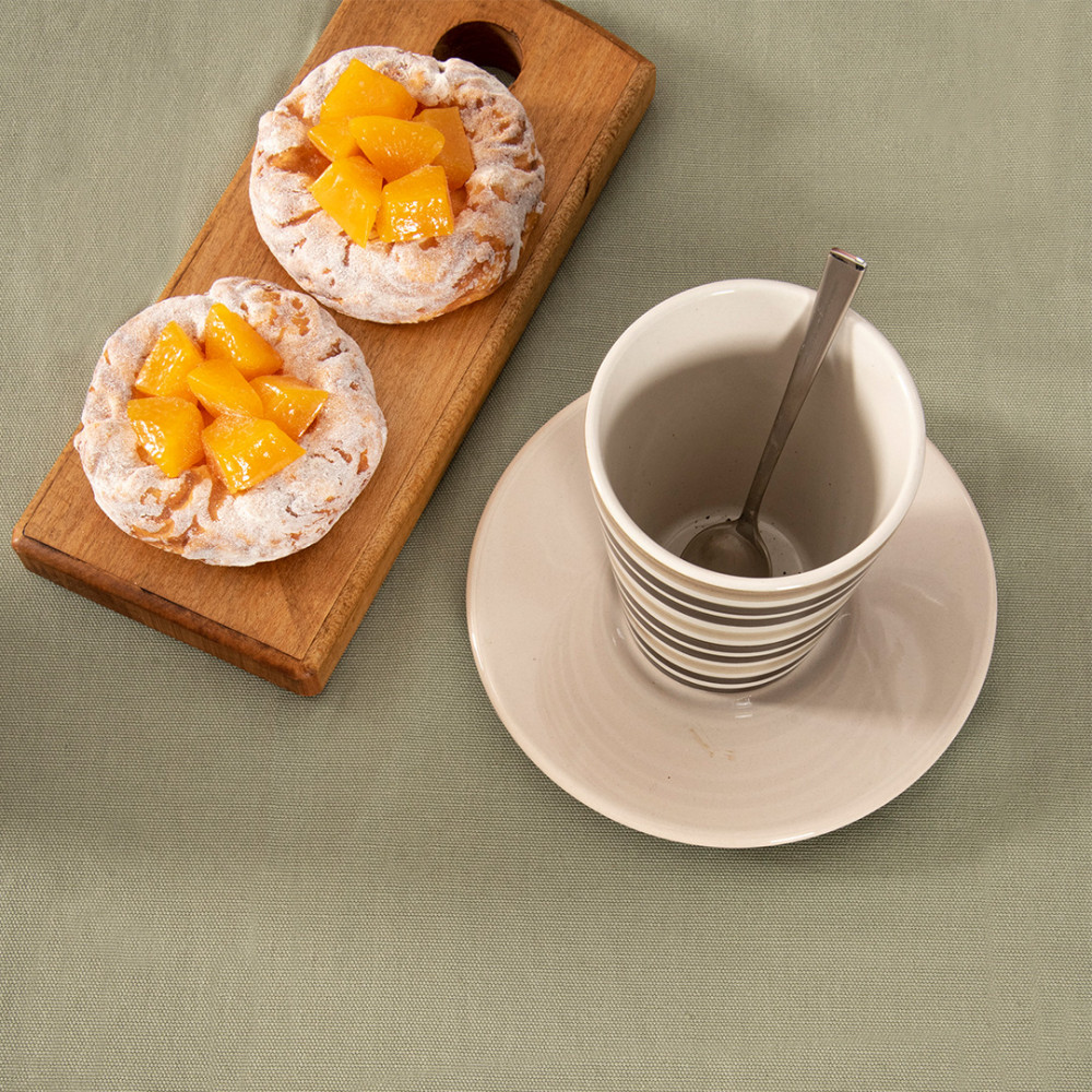 Pöytäliinalla saa hetkessä kattaukseen juhlan tuntua.