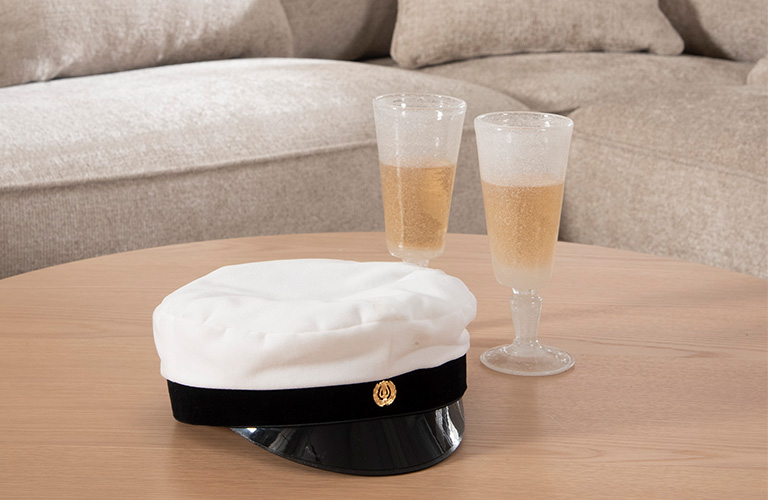 Hyödynnä sohva- ja sivupöydät tarjoilussa.