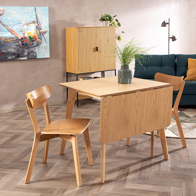 Klaffilla varustettu ruokap&ouml;yt&auml; on helppo levitt&auml;&auml; isommallekin porukalle.