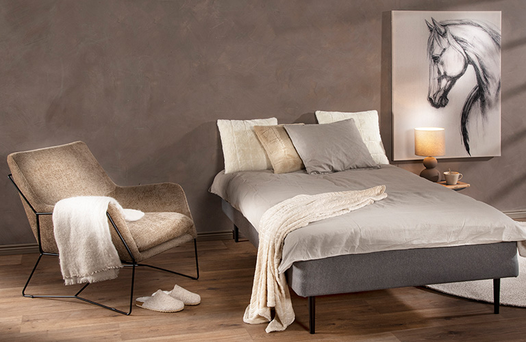 120 cm leve&auml;ss&auml; runkopatjassa nukkuu ruhtinaallisesti yksin, kaksin hieman tiivimmin.