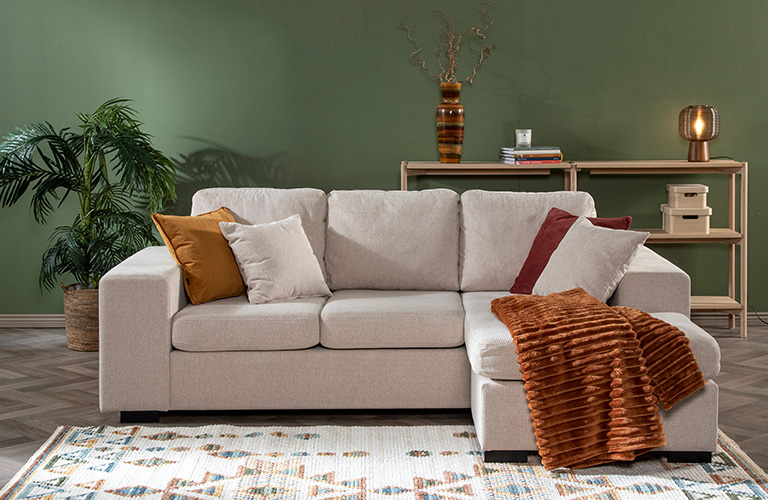 Lämminhenkinen ja kodikas sisustus syntyy ruskean ja vihreän liitosta.