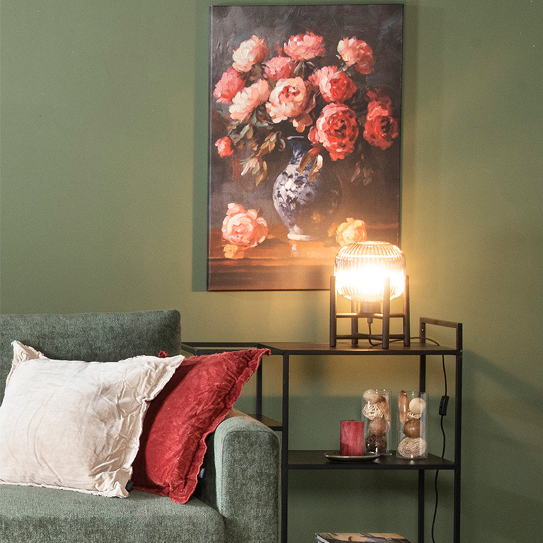 Maksimaalinen sisustus on täynnä värejä, kuoseja ja esineiden runsautta. Silmäruokaa tarjoava sisustustyyli on nyt maailmalla kuuminta "hottia".