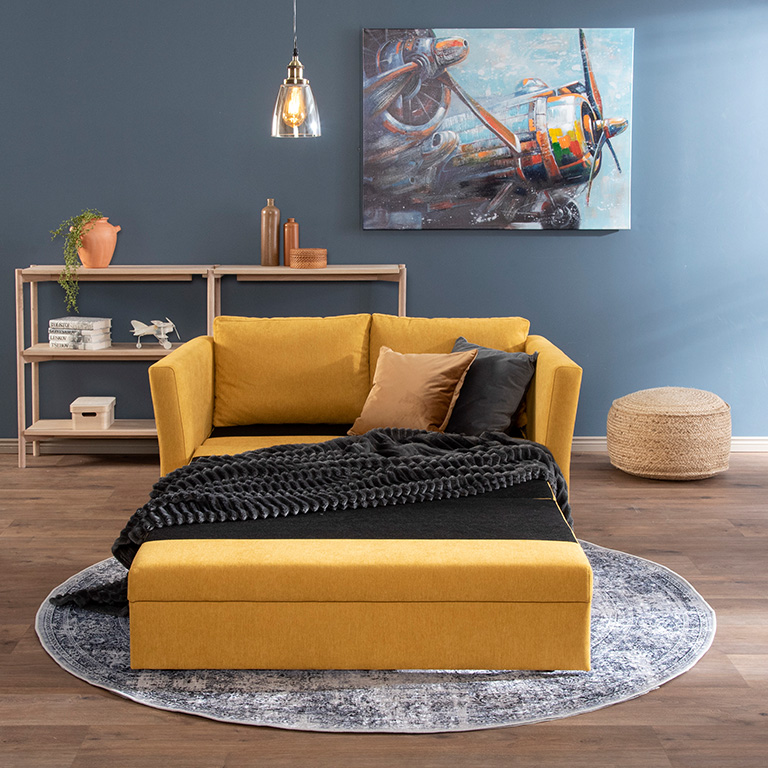 Pieneen vuodesohvaan mahtuu nukkumaan ruhtinaallisesti yksin, tiiviimmin kaksin.