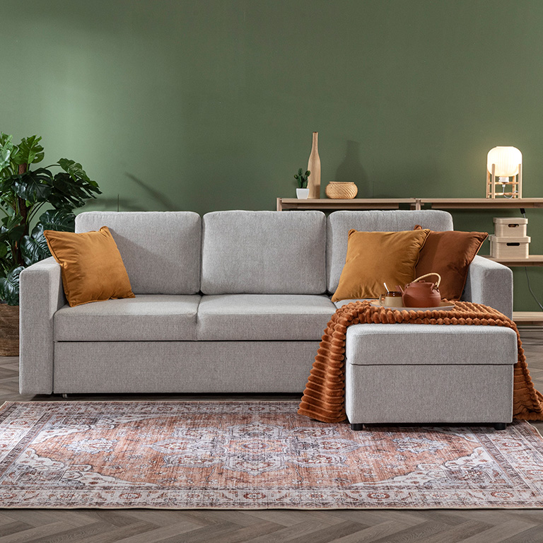 P&auml;iv&auml;ll&auml; tilava divaanivuodesohva...